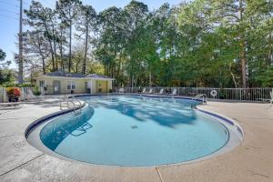 2 Mi to Ocean Miramar Beach Condo with Balcony