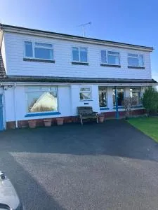 Entire house near beaches, footpaths, dog friendly - Chivenor
