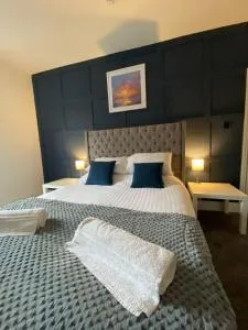 Flat2 large modern King Bed Flat, private bathroom Ryan's place - Walton on the Hill