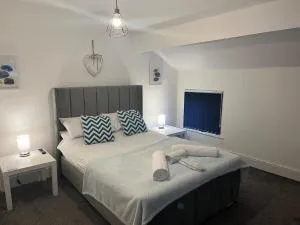 Flat3 large modern king Bed flat private bathroom ryan's place - Walton on the Hill