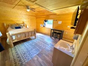 Triple G’s Resort - Cabin 10 - Babb