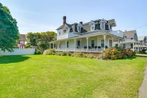 Steps to Inkwell Beach Victorian Home! - Эдгартаун