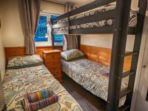 Caswell Beach Chalet 70 located in Gower Peninsula