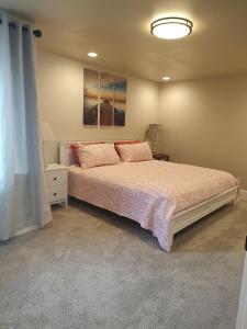 2 bdrm, Walking distance to all