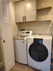 2 bdrm, Walking distance to all