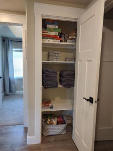 2 bdrm, Walking distance to all