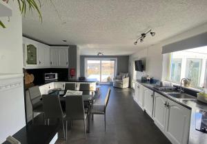 Number Forty Two, Portsoy - A 3 bedroom cottage with sea views