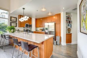 Luxe Condo with Private Patio and Perks in Emeryville!