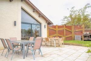Maisons de vacances La Fontaine, Maison avec Piscine a 8 mn de Belleville : photos des chambres