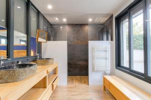 Maisons de vacances La Fontaine, Maison avec Piscine a 8 mn de Belleville : photos des chambres