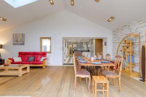 Maisons de vacances La Fontaine, Maison avec Piscine a 8 mn de Belleville : photos des chambres