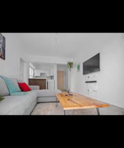 Serene 1-bedroom Retreat With Modern Amenities