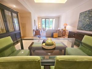 Beachfront Apartment in San Pedro - Pass the Keys