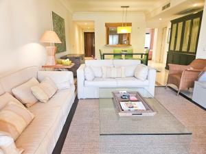 Beachfront Apartment in San Pedro - Pass the Keys