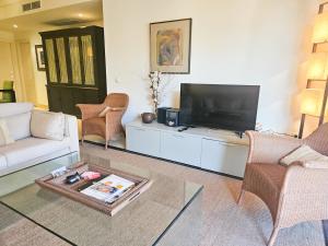 Beachfront Apartment in San Pedro - Pass the Keys