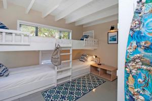 Sunset Villa Scarborough with Pool and Garden