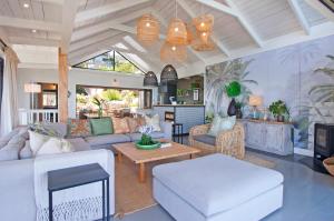 Sunset Villa Scarborough with Pool and Garden