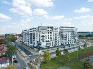 Sarah Apartment Arena