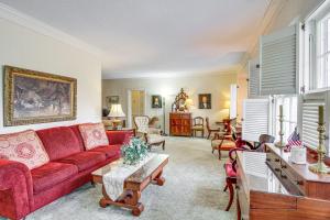 Central and Ornate Sewanee Home with Screened-In Porch