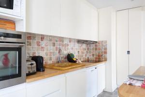 Family Apartment - MON AMOUR - Closeyou need- Cosy Modern & Comfort - FREE PARIS Travel GUIDE