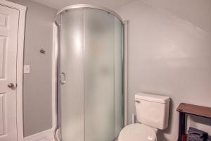 Modern Pet Friendly Apt Hiking Touring Studio