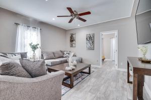 7 Mi to Downtown East Los Angeles Apartment