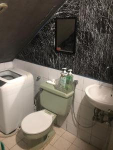 JOHNFONZ BUILDING Spacious Room