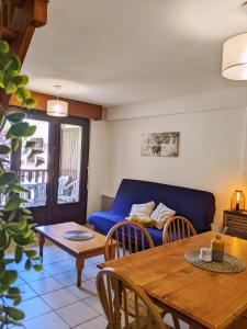 Appt T3 calme bord du lac avec piscine