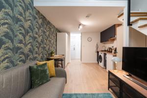 Apple Tree Apartment