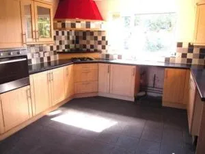 Entire 3 Bedroom Furnished Home - Farnworth