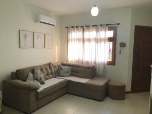 Casa até 6 pessoas, 4 colchoes, 1 cama queen, 2 banheiros