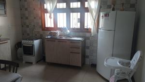 Casa até 6 pessoas, 4 colchoes, 1 cama queen, 2 banheiros