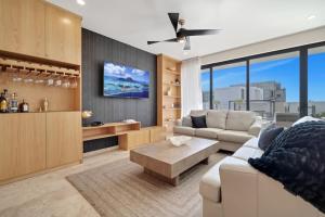 2 Pools Jacuzzi Close to Beaches Rooftop Cozy