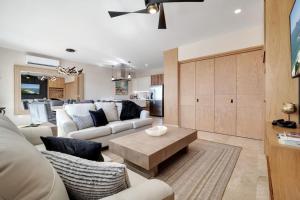 2 Pools Jacuzzi Close to Beaches Rooftop Cozy