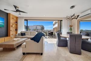 2 Pools Jacuzzi Close to Beaches Rooftop Cozy