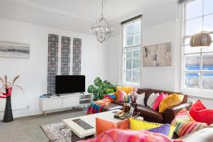 EcoCrest-Superior 2 Bedroom 2 Bath - Free Parking - Sleeps 5