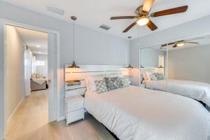 6 Mi to Dtwn Sarasota Apt with Patio and Fire Pit
