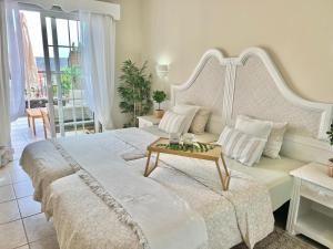 Sunny terrace & pool