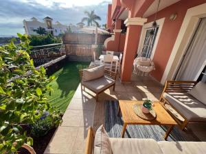 Sunny terrace & pool