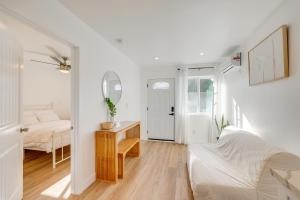 35 Mi to LA Modern Apartment in Chino!