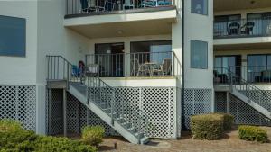 102 Sea Cloisters Oceanfront First Floor Condo Walk out to beach from back deck King 2 Double