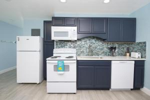 Mermaid Tales 2BR #1 and #2 by Sun palace Vacations