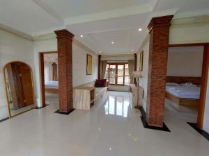 3BR Villa With Pool & View - Walkable to Center