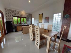 3BR Villa With Pool & View - Walkable to Center