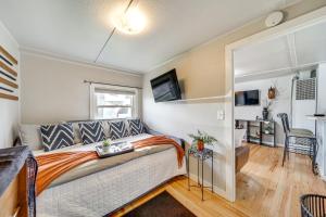 1 Mi to Camels Back Park Boise Studio with Patio!