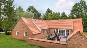 Pool activity house for 16 people