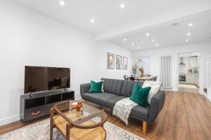 Furnished Terraced House near Public Attractions, 5 min to Public Transport