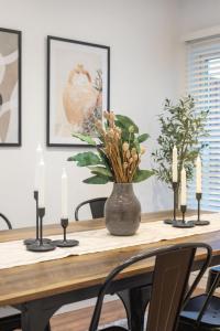 Furnished Terraced House near Public Attractions, 5 min to Public Transport