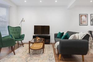 Furnished Terraced House near Public Attractions, 5 min to Public Transport