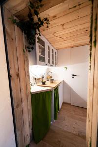 Niewielkie przytulne poddasze z widokiem na Ratusz